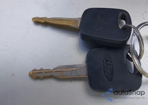 2002 Ford Focus Se из США, поврежденный, VIN 1FAFP34P42W209357